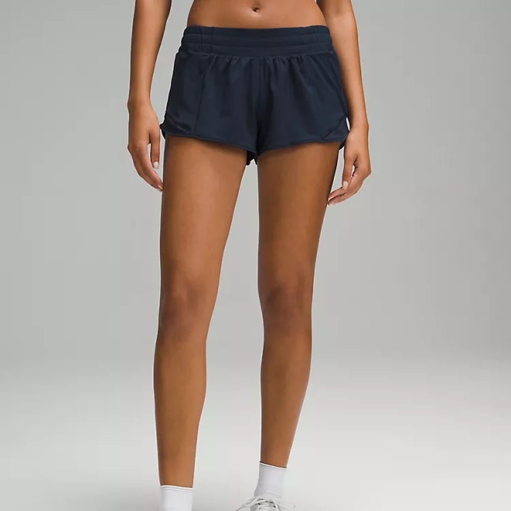 Lululemon Like New Hotty hot low-rise lined short 2.5” in True Navy